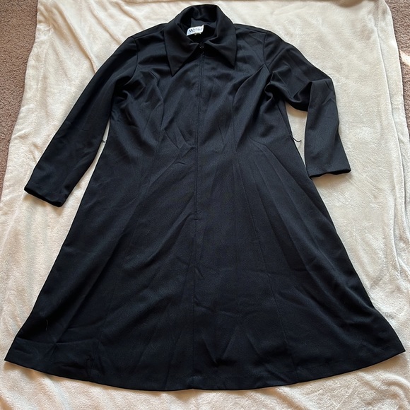 Vintage 70s Long Sleeve Dagger Collar zip front Black Dress Size XXL - Picture 9 of 11